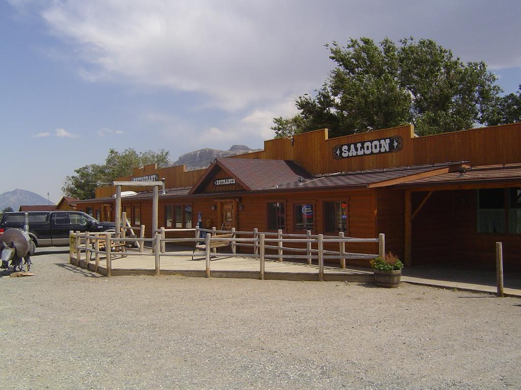 Yellowstone Valley Inn Wapiti Exterior foto