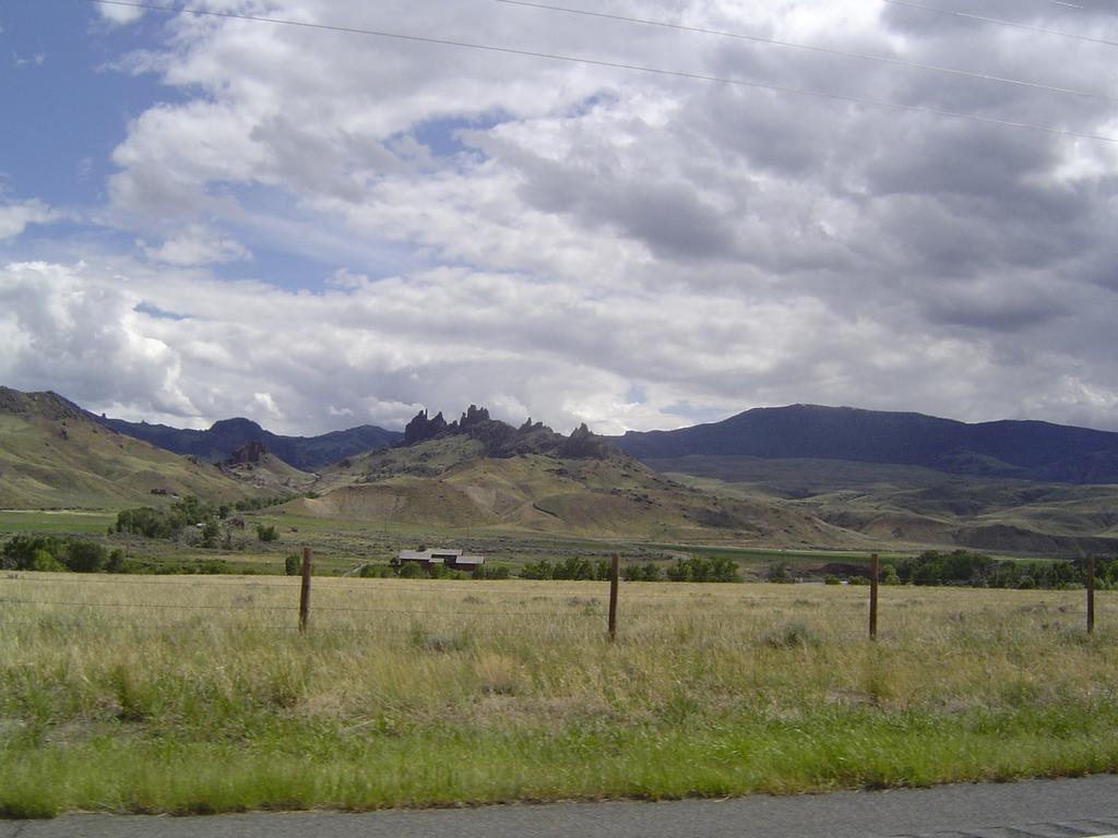 Yellowstone Valley Inn Wapiti Exterior foto